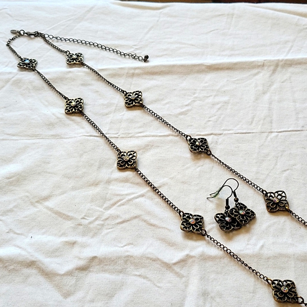 Premier Designs Jewelry matching earrings and necklace - Picture 3 of 5